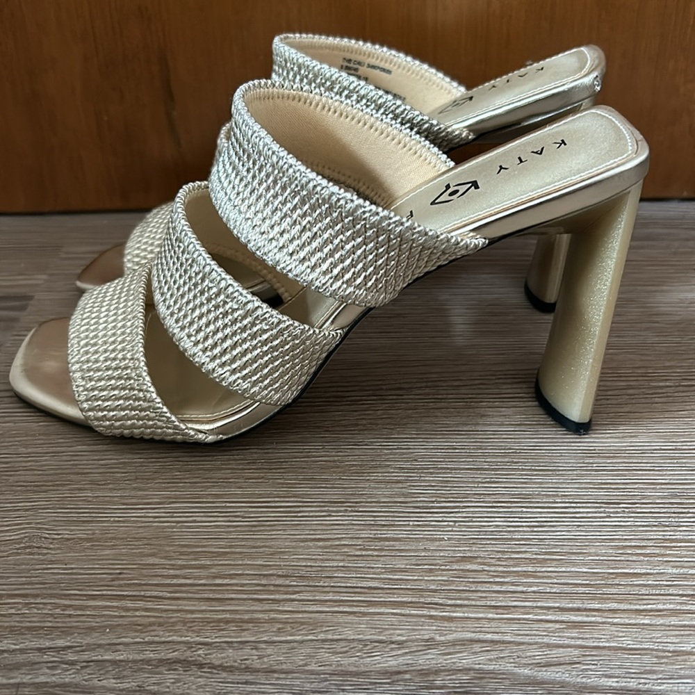 Katy Perry “The Cali” slip on gold metallic heel sandal in excellent condition